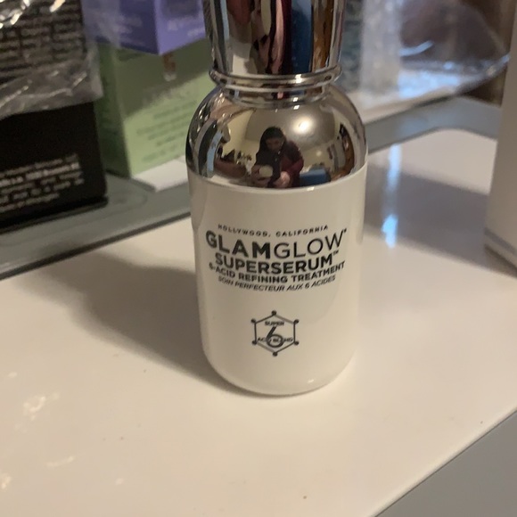 GLAMGLOW SUPERSERUM NIB - Picture 3 of 3